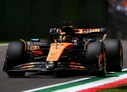 开云体育中国-包含迈凯伦险胜红牛车队，皮亚斯特里状态火热的词条