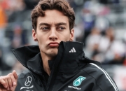 开云体育入口-迈凯伦险胜梅赛德斯，拉塞尔点燃赛场