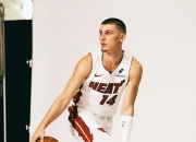 开云平台-热火碾压骑士，拉文状态火热