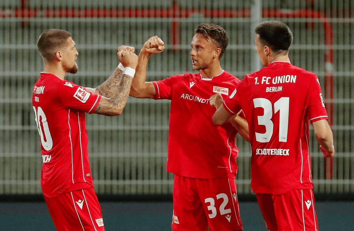 伯恩利客场惨败，降级形势堪忧的简单介绍