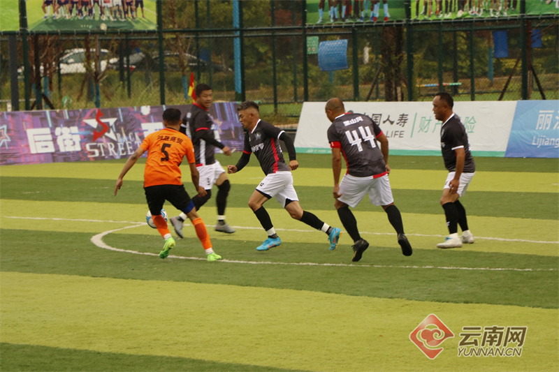 足球豪门争霸赛场，鏖战激情迸发的简单介绍