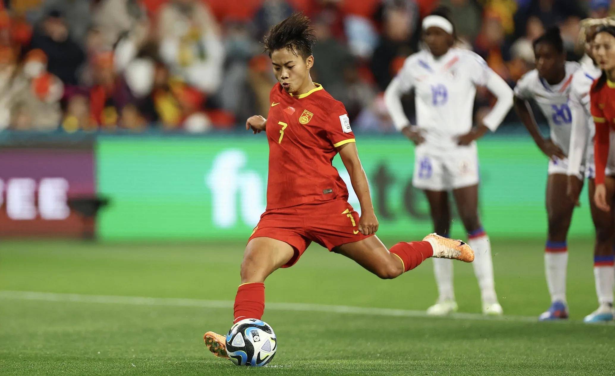 女足力挫强敌，晋级下一轮比赛