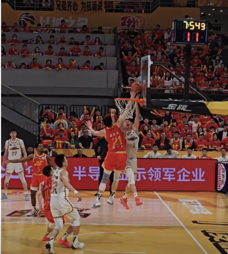 篮球赛事中球队陷入困境寻求突破 篮球赛事中球队陷入困境寻求突破