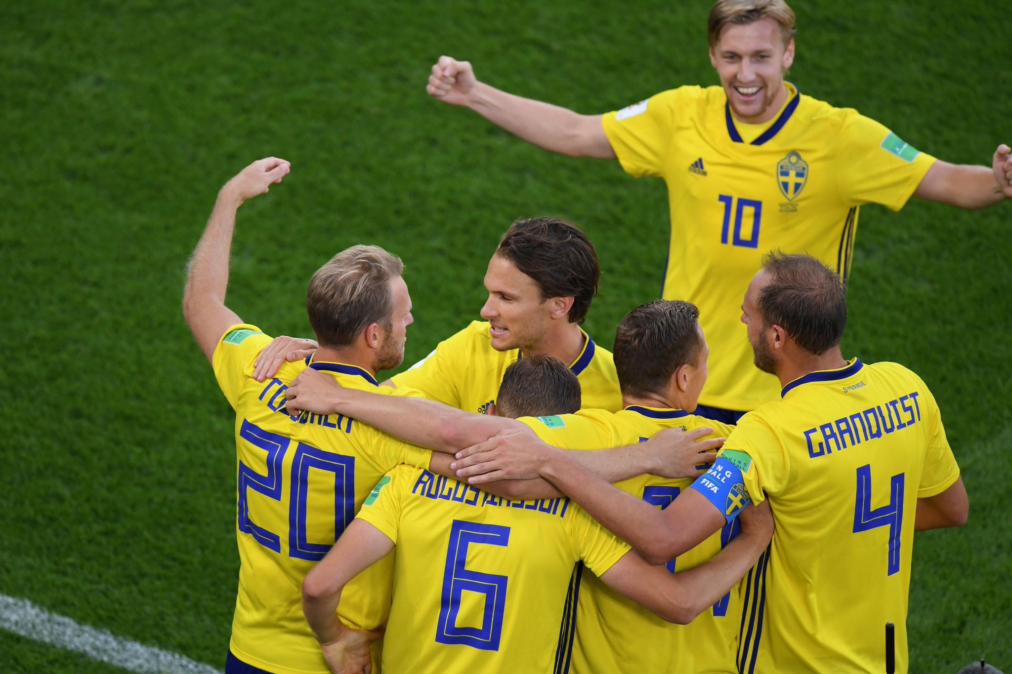 关于法国大胜瑞典，拿下小组第一的信息