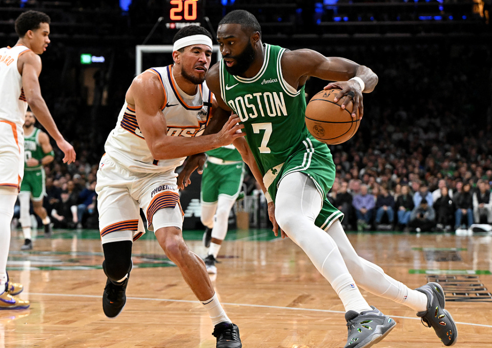 包含凯尔特人主场大胜对手，士气高昂的词条