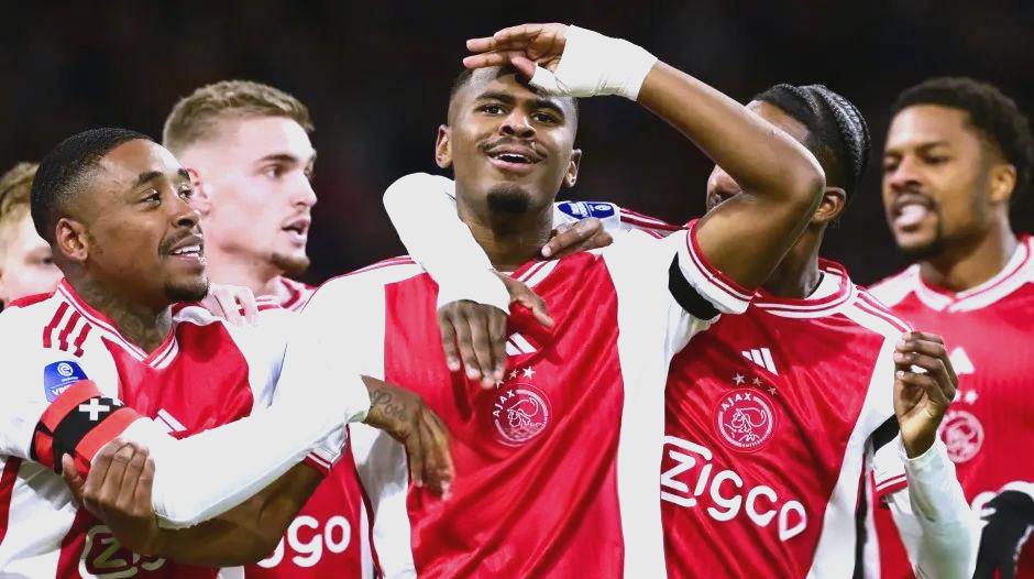 包含阿贾克斯究竟能否战胜皇家马德里？的词条