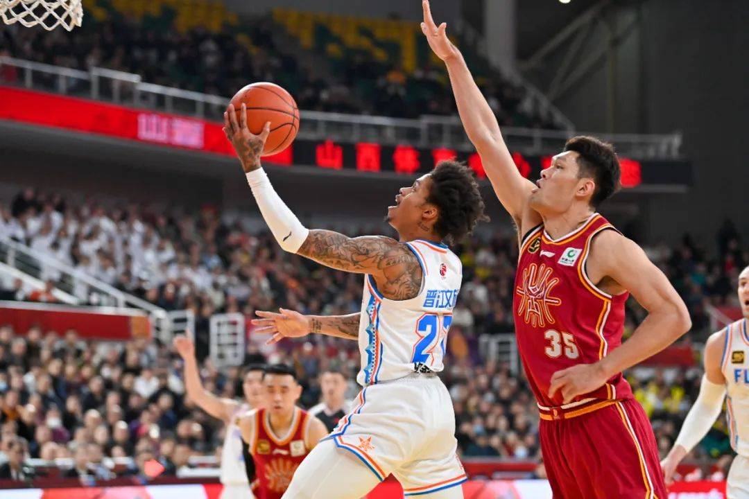 包含山西男篮加时惜败，季后赛前景蒙上阴影的词条