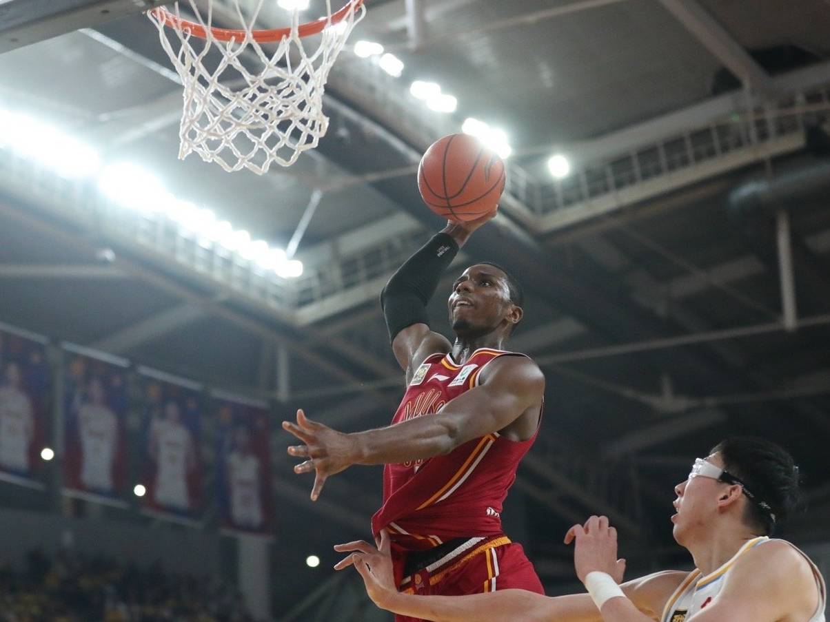 包含山西男篮加时惜败，季后赛前景蒙上阴影的词条