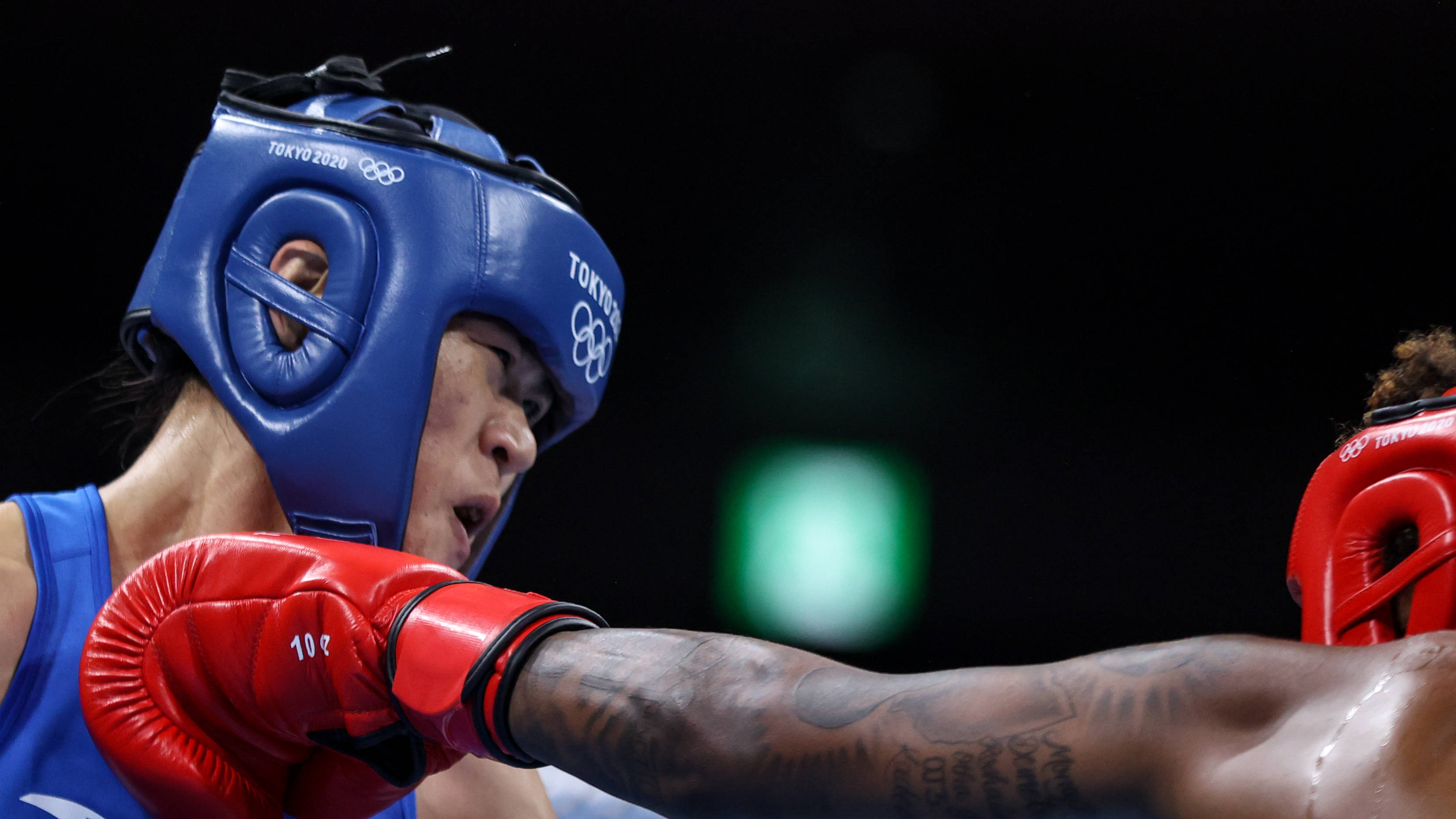 关于拳击女子半决赛对决激烈，意大利选手力克对手晋级的信息