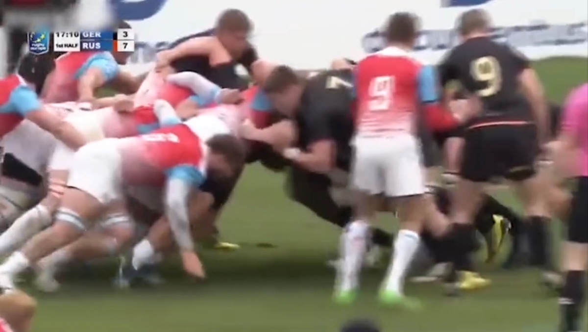 场面火爆！橄榄球观众席沸腾不已的简单介绍