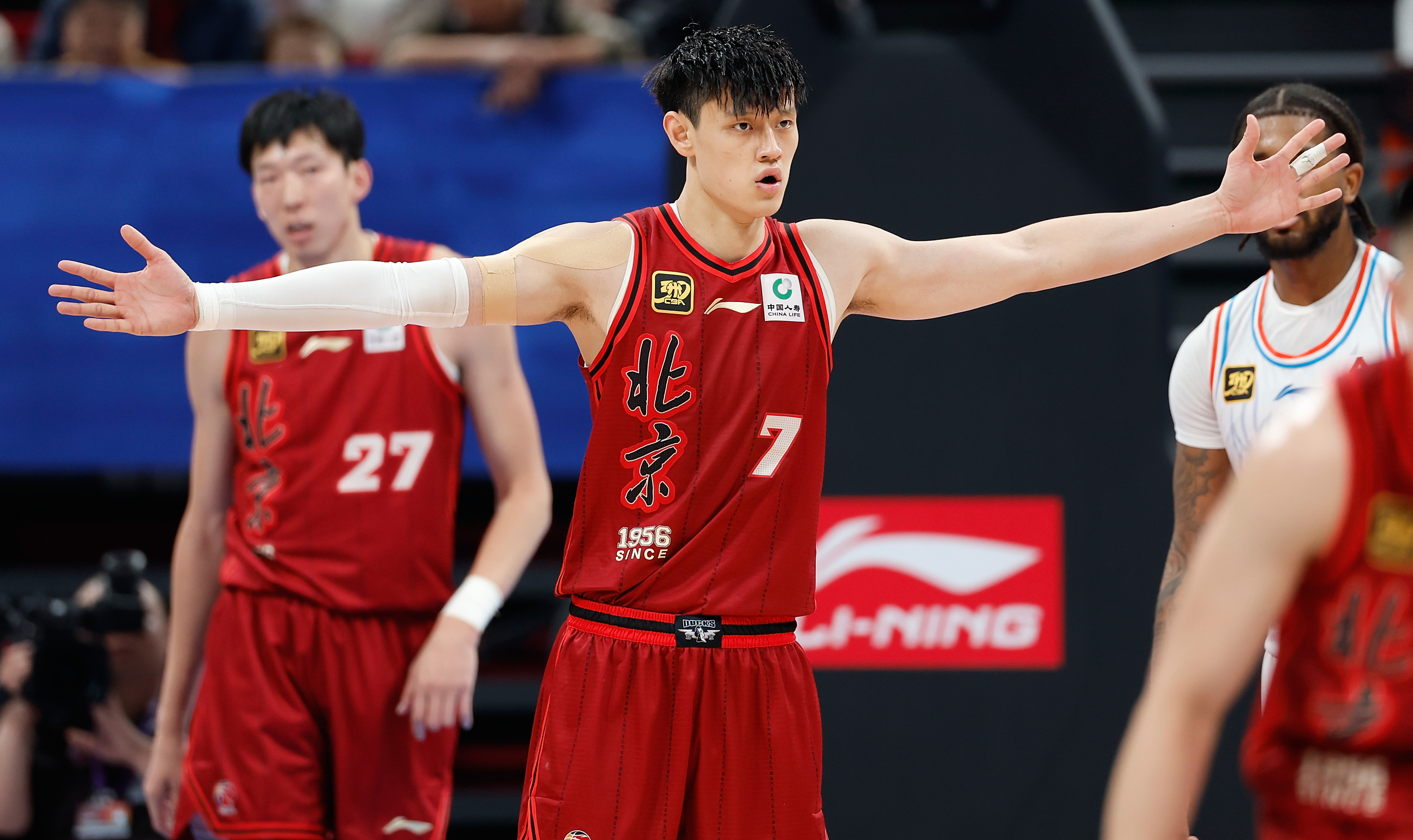 关于快船轻取山东队,周琦点燃赛场的信息 关于快船轻取山东队,周琦点燃赛场的信息