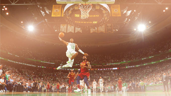 广东队力克凯尔特人，詹姆斯统治全场的简单介绍