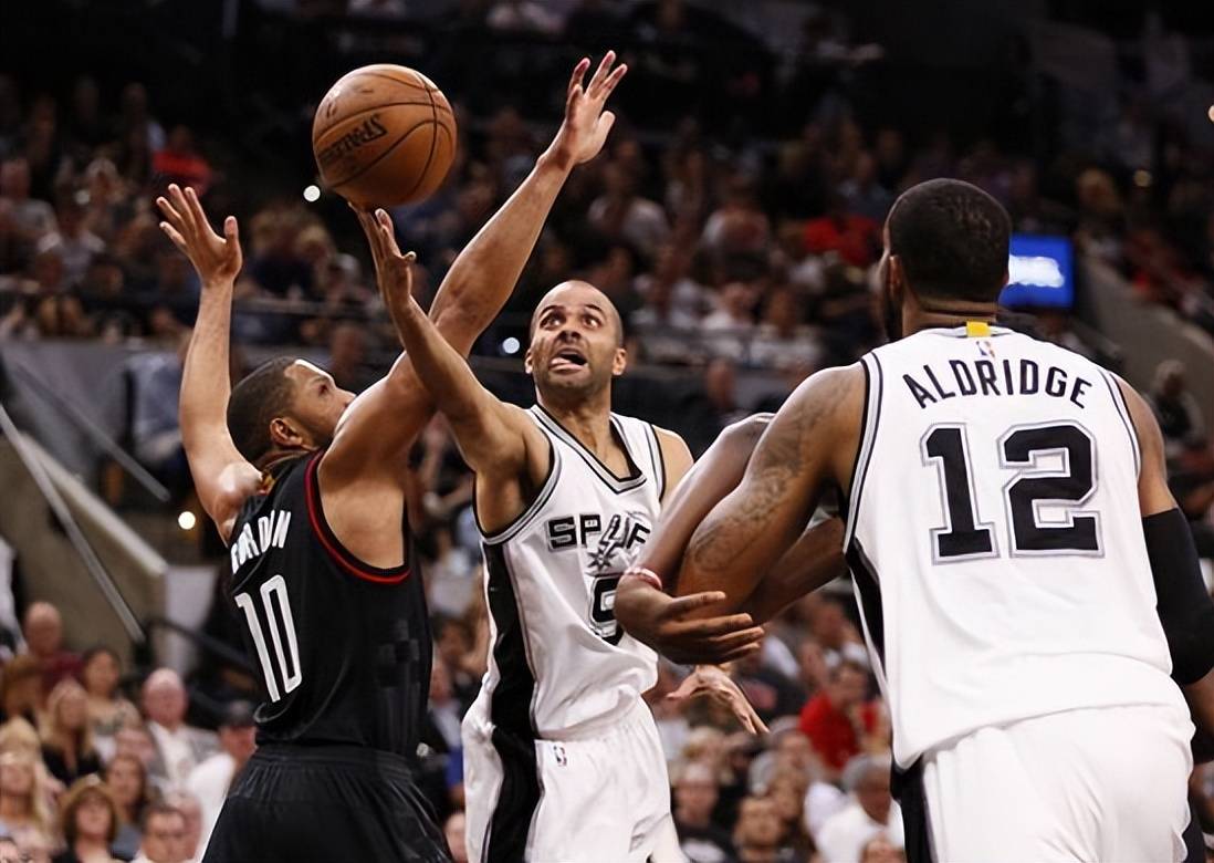 魔术主场战胜黄蜂，结束连败