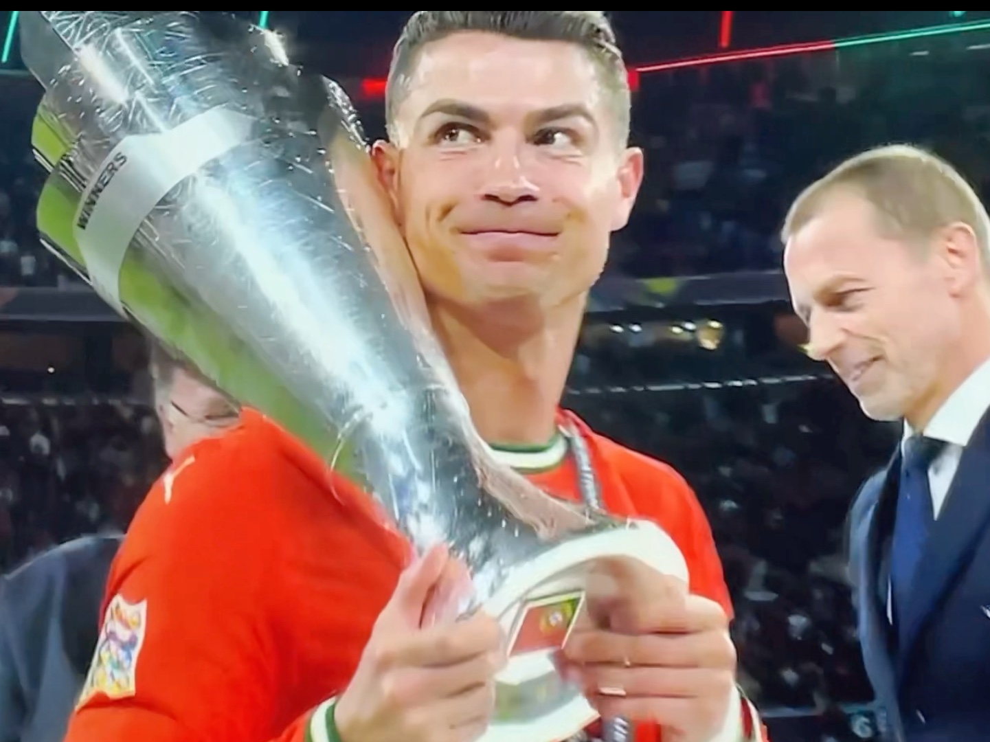 欧洲国家联赛冠军奖杯引人瞩目,争夺激烈升级 欧洲国家联赛冠军奖杯引人瞩目,争夺激烈升级