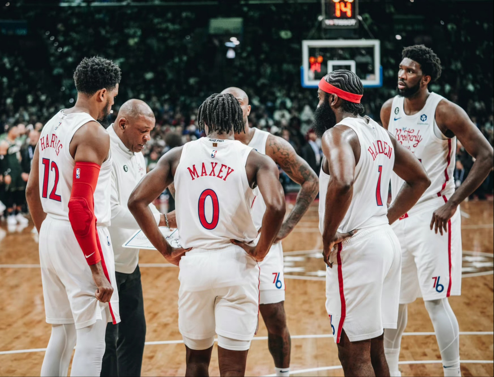 广东队险胜上海队，恩比德惊艳四座