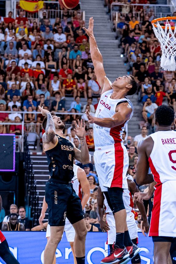 加拿大队在友谊赛中遭受失败