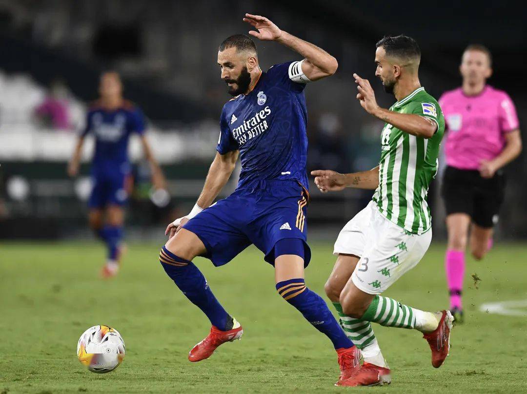 那不勒斯完胜勒沃库森，卡瓦哈尔关键制胜