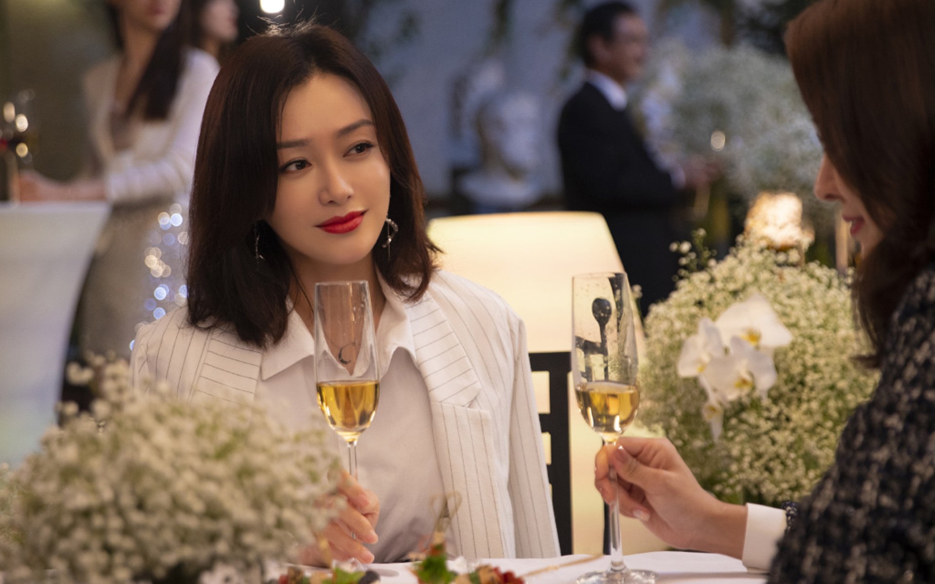 沉默巨塔编织窒息之网，戈贝尔无争议最佳与76人横扫黄蜂的战术诗篇